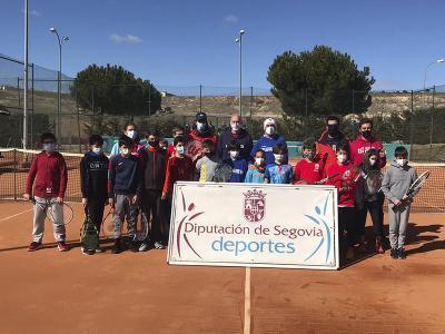 Imagen El Tenis y el Deporte Divertido de la Diputación congregan a cerca de cuatro centenares de niños