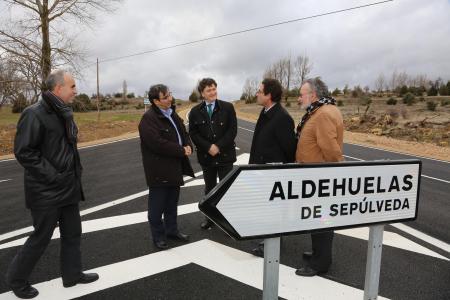 Imagen El Presidente de la Diputación visita la variante de Aldehuelas de Sepúlveda