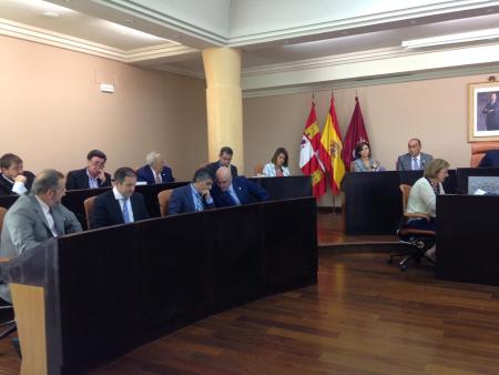 Imagen La Diputación insta a un acuerdo sobre transporte público con Madrid