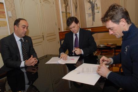 Imagen El Presidente de la Diputación firma diversos convenios deportivos