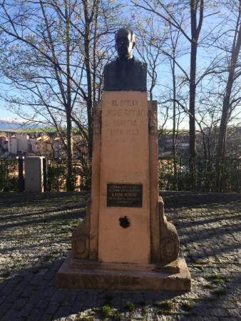Imagen Diputación y Ayuntamiento arreglan la placa del busto de José Rodao