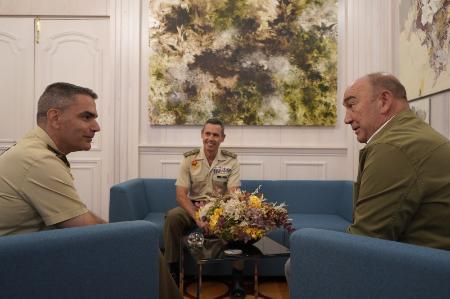 Imagen Miguel Ángel de Vicente recibe al nuevo director de la Academia de Artillería, el coronel Antonio Jesús Miró Bujosa