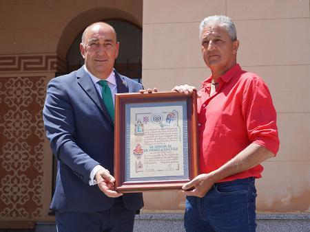 Imagen La Diputación hace entrega al pueblo de Bernardos del distintivo de la declaración de ‘La Subida’ como Manifestación Tradicional de Interés Cultural Provincial