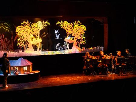 Imagen Los títeres y la música en directo de Etcétera cuentan en el Teatro Juan Bravo la historia de ‘Andersen, el patito feo’