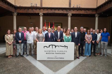 Imagen El presidente de la Diputación recibe en el Palacio Provincial a los miembros del Consejo del Campus Noroeste de la UNED