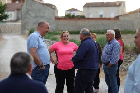 Imagen El presidente de la Diputación visita la Feria de Cuéllar, el torreón de Lovingos, la subida del Mayo de Zarzuela del Pinar y las Mojadas de Caballar