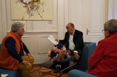 Imagen El presidente de la Diputación ofrece su colaboración a la Asociación de Antiguos Alumnos de la Residencia Provincial en la celebración de su sexagésimo aniversario