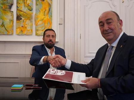 Imagen La Diputación apoya la actividad de HOTUSE en el territorio con 15.000 euros, que servirán, entre otras cuestiones, para contribuir a la conservación de los bares en los pueblos