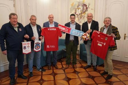 Imagen El CF Turégano recibe el apoyo de la Diputación en vísperas del partido más importante de su Historia