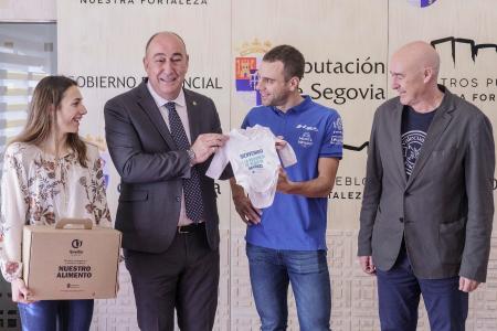 Imagen Marina Muñoz y Francisco Herrero reciben el reconocimiento de la Diputación y toda la provincia a sus éxitos deportivos logrados...