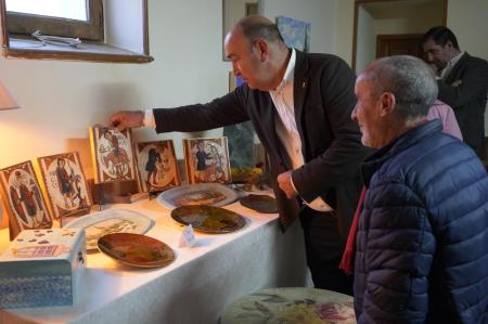 Imagen Más de medio centenar de grupos de Aulas de Manualidades inauguran junto a Miguel Ángel de Vicente sus exposiciones en Moral de Hornuez, Boceguillas y Ceguilla