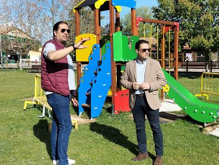 Imagen El diputado de Turismo comprueba la evolución de las obras llevadas a cabo en el parque El Rasero de Riaza, gracias al Plan de Sostenibilidad Turística